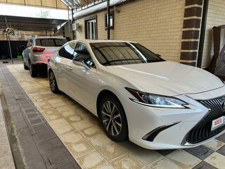 2019 Lexus ES 250 VII, белый, 3875000 рублей, вид 3