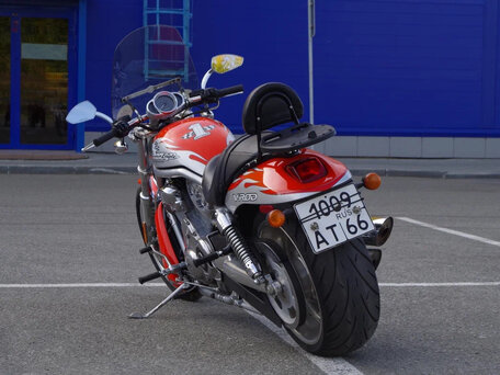 2007 Harley-Davidson V-Rod, красный, 1050000 рублей, вид 3