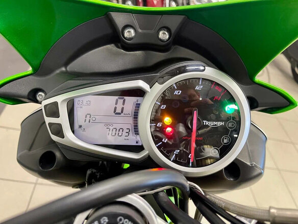 2013 Triumph Speed Triple, зелёный, 700000 рублей - вид 6