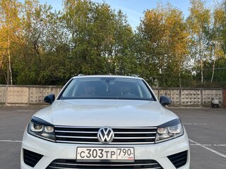 2017 Volkswagen Touareg II Рестайлинг, белый, 3100000 рублей, вид 2