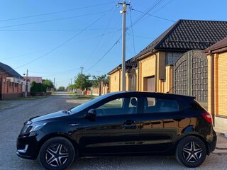 2013 Kia Rio III, чёрный, 700000 рублей, вид 5
