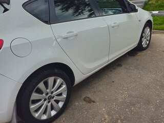 2010 Opel Astra J, белый, 600000 рублей, вид 5