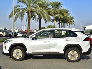 2023 Toyota RAV4 V (XA50), белый, 3310000 рублей, вид 4