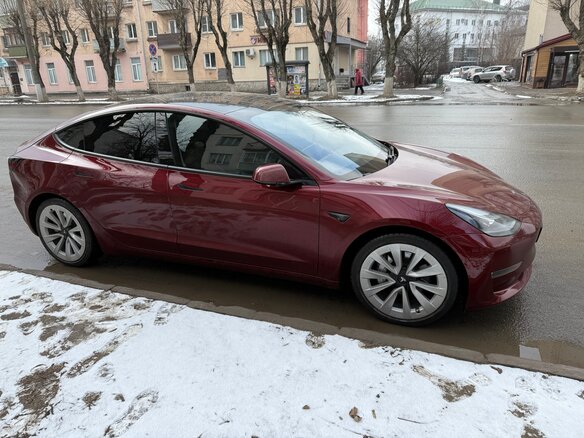 2021 Tesla Model 3 Long Range I, красный, 3400000 рублей - вид 2