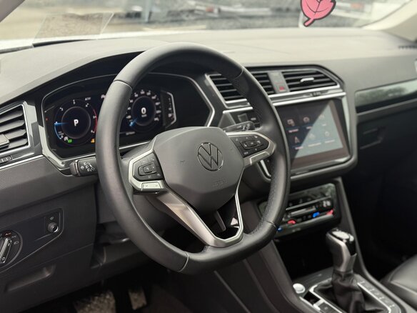 2023 Volkswagen Tiguan II Рестайлинг, белый, 3490000 рублей - вид 6