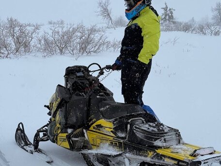 2021 Polaris 850 RMK Khaos, жёлтый, 710000 рублей, вид 4