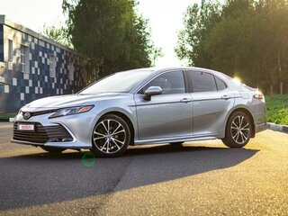 2020 Toyota Camry US Market VIII (XV70), серебристый, 2300000 рублей, вид 2