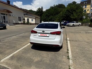 2017 Kia Cerato III Рестайлинг (Classic), белый, 1380000 рублей, вид 4