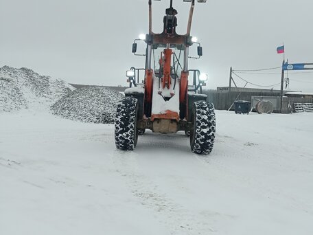 2005 Hitachi LX130, оранжевый, 3200000 рублей, вид 2