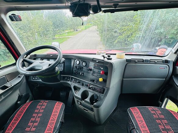 2003 Freightliner Columbia, красный, 1600000 рублей - вид 18