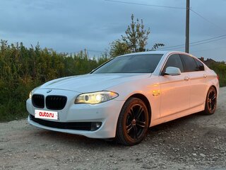2013 BMW 5 серии 525d xDrive VI (F10/F11/F07), белый, 1890000 рублей, вид 1