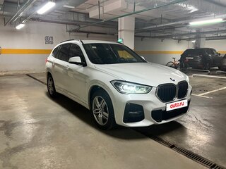 2020 BMW X1 20i xDrive II (F48) Рестайлинг, белый, 3100000 рублей, вид 2