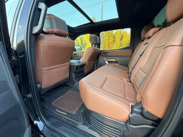 2024 Toyota Tundra CrewMax III, чёрный, 8250000 рублей - вид 25
