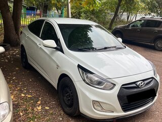 2013 Hyundai Solaris I, белый, 499800 рублей, вид 3