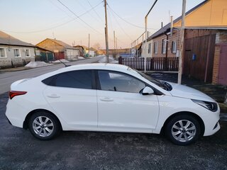 2017 Hyundai Solaris II, белый, 1350000 рублей, вид 4