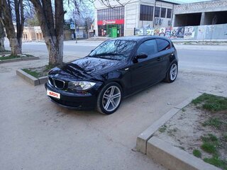 2009 BMW 1 серии 116i I (E81/E82/E87/E88) Рестайлинг, чёрный, 750000 рублей, вид 1