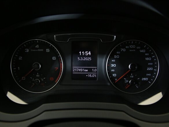 2017 Audi Q3 I (8U) Рестайлинг, серый, 1850000 рублей - вид 12