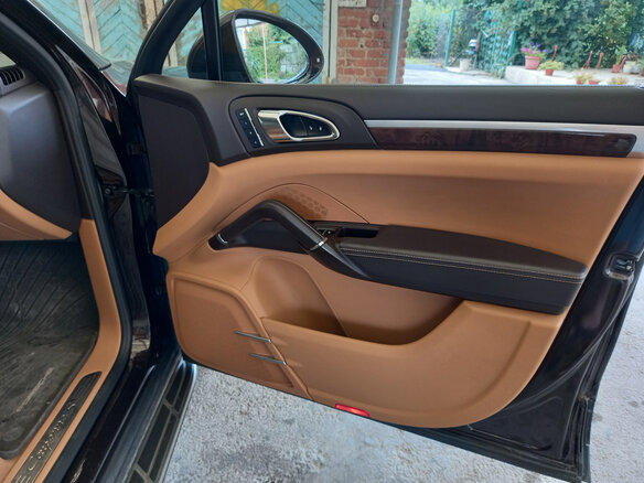 2015 Porsche Cayenne S E-Hybrid II Рестайлинг (958), коричневый, 4000000 рублей - вид 12