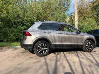 2019 Volkswagen Tiguan II, серебристый, 3000000 рублей, вид 4