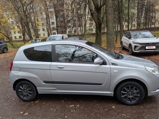 2009 Chevrolet Aveo I Рестайлинг, серебристый, 450000 рублей, вид 2