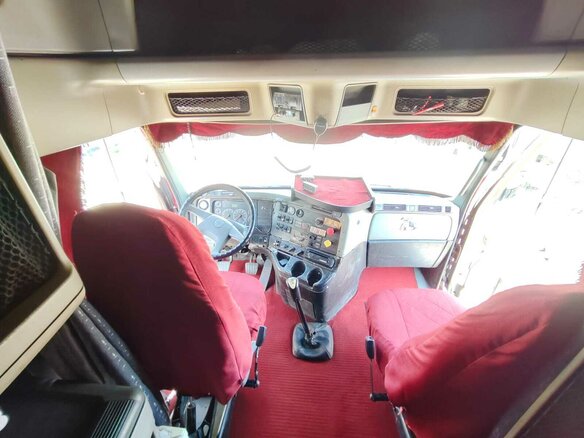 2004 Freightliner Columbia, красный, 3350000 рублей - вид 8