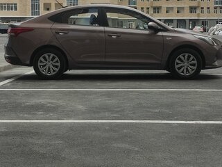 2021 Hyundai Solaris II Рестайлинг, коричневый, 1550000 рублей, вид 3