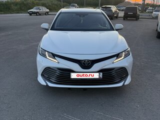2018 Toyota Camry VIII (XV70), белый, 2250000 рублей, вид 2
