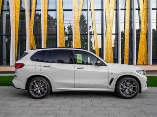 2018 BMW X5 M50d IV (G05/G18), белый, 5535000 рублей, вид 2