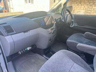 2007 Toyota Voxy II (R70), серебристый, 650000 рублей, вид 5