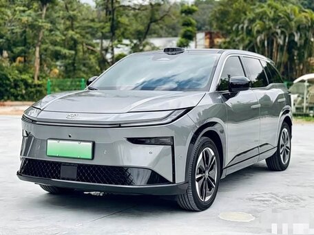 2025 Toyota bZ3X 58.3 kWh, серый, 2810000 рублей, вид 1