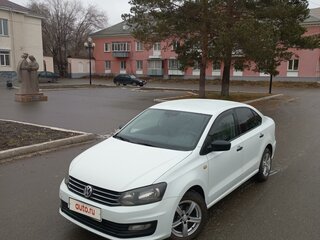 2015 Volkswagen Polo V, белый, 500000 рублей, вид 2