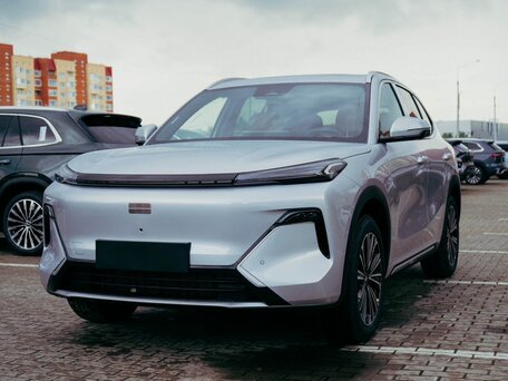 2026 Geely EX5 Гибрид EM-i, серебристый, 3974990 рублей, вид 1