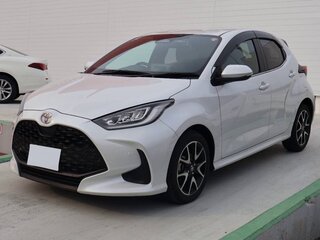 2022 Toyota Yaris IV, белый, 999000 рублей, вид 2