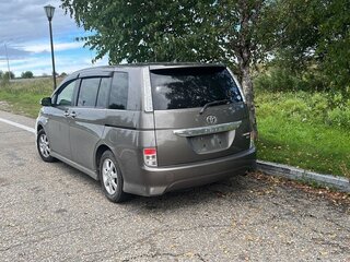 2012 Toyota ISis I Рестайлинг, коричневый, 1100000 рублей, вид 3