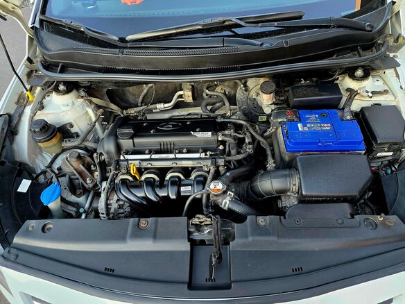 2016 Hyundai Solaris I Рестайлинг, белый, 750000 рублей - вид 8