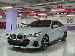 2025 BMW 5 серии Long 530Li xDrive VIII (G60/G61/G68), серый, 8974000 рублей, вид 5