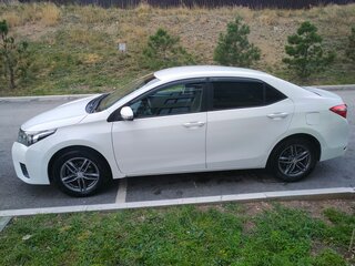 2013 Toyota Corolla XI (E160, E170, E180), белый, 1450000 рублей, вид 4