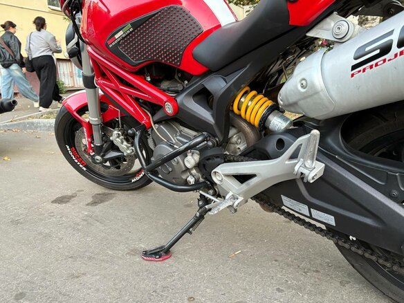 2008 Ducati Monster 696, красный - вид 5