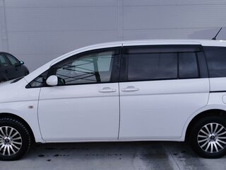 2004 Toyota ISis I, белый, 1050000 рублей, вид 3