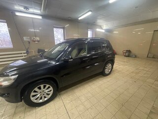 2010 Volkswagen Tiguan I, чёрный, 1150000 рублей, вид 4