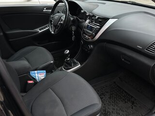 2015 Hyundai Solaris I Рестайлинг, чёрный, 909999 рублей, вид 5