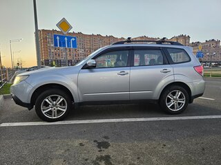 2012 Subaru Forester III Рестайлинг, серебристый, 1290000 рублей, вид 1