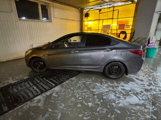 2014 Hyundai Solaris I Рестайлинг, серый, 705000 рублей, вид 3