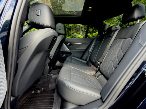 2024 BMW 5 серии 520d xDrive VIII (G60/G61/G68), синий, 7325000 рублей - вид 24