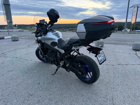 2022 Yamaha Tracer 9, серебристый, 1300000 рублей, вид 2