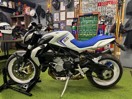 2014 MV Agusta Brutale 800, белый, 496000 рублей, вид 1