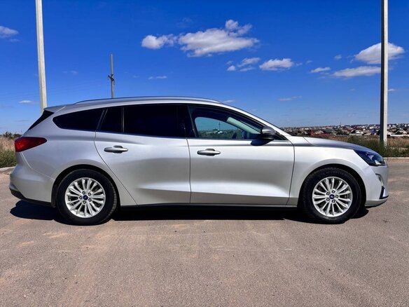 2019 Ford Focus IV, серебристый, 1410000 рублей - вид 3