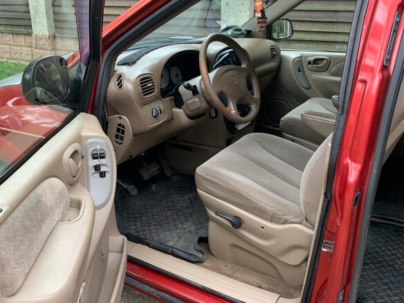 2000 Dodge Caravan 3-speed IV, красный, 310000 рублей - вид 9