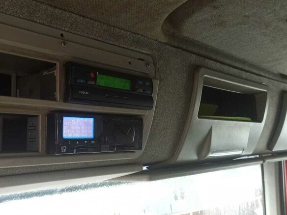 2013 Iveco Trakker, красный, 4300000 рублей - вид 1