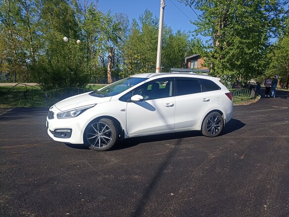 2017 Kia Ceed II Рестайлинг, белый, 1220000 рублей - вид 9